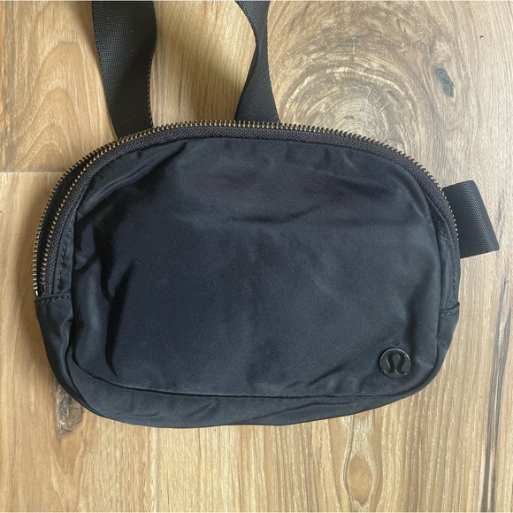 lululemon athletica Handbags - Lululemon Black Everywhere Belt Bag 1L
